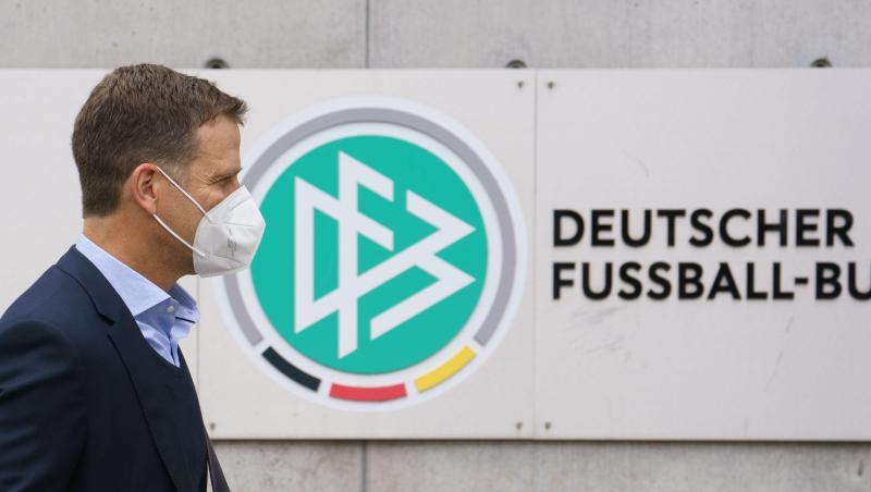 Nationalmannschafts-Direktor Oliver Bierhoff verlässt die Zentrale des Deutschen Fußball-Bundes.