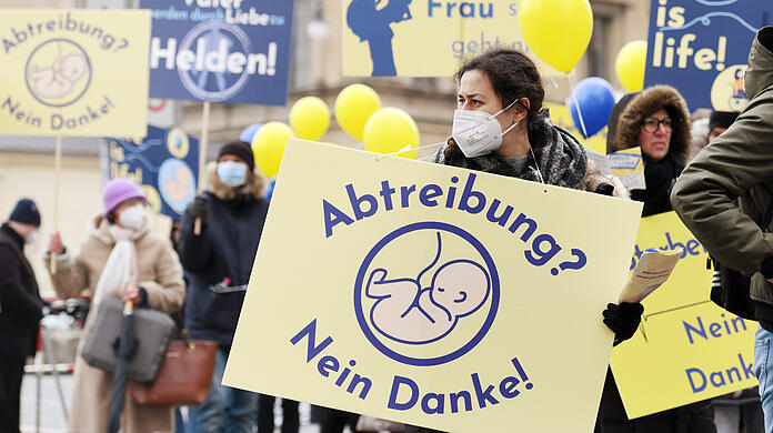 Eine Frau beim "Marsch fürs Leben", einer Demo von Abtreibungsgegnern. (Archivbild)