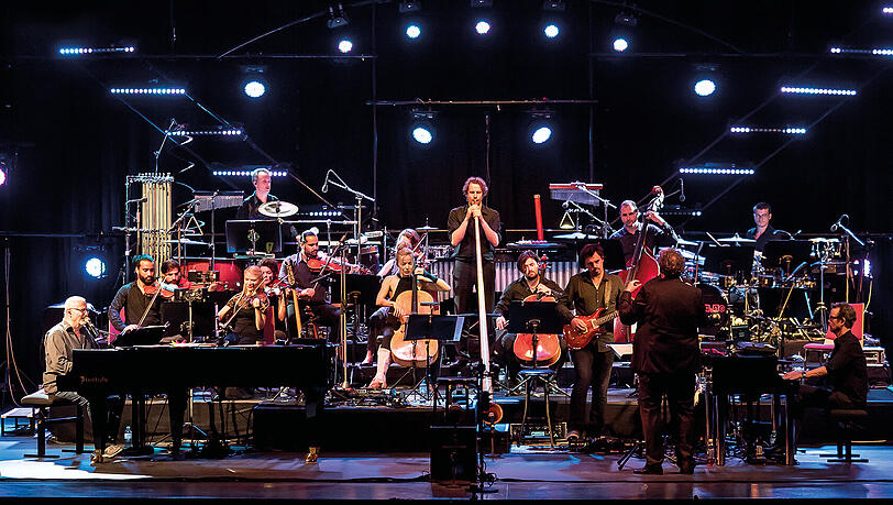 Konstantin Wecker bringt ein exklusives Projekt in die Musik-Arena: seine Filmmusik von "Schtonk" bis "Kir Royal" gemeinsam mit der Bayerischen Philharmonie. Konstantin Wecker bringt ein exklusives Projekt in die Musik-Arena: seine Filmmusik von "Schtonk" bis "Kir Royal" gemeinsam mit der Bayerischen Philharmonie.