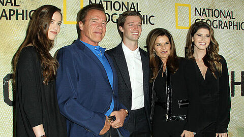 Christina Schwarzenegger, Arnold Schwarzenegger, Patrick Schwarzenegger, Maria Shriver und Katherine Schwarzenegger 2017 auf einer Premiere