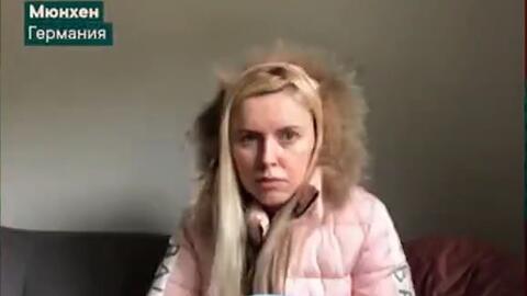 Julia P. "friert" in einem Propagandavideo.