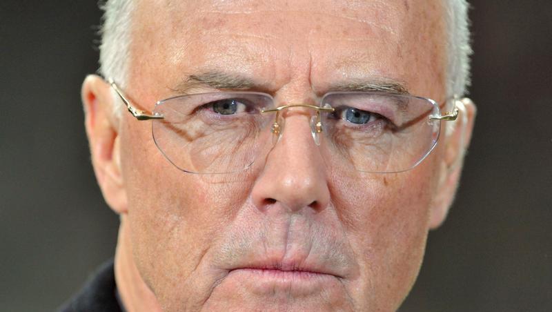 Franz Beckenbauer über eine Verpflichtung von Manuel Neuer: „Man hätte vielleicht eher handeln müssen" Franz Beckenbauer über eine Verpflichtung von Manuel Neuer: „Man hätte vielleicht eher handeln müssen"