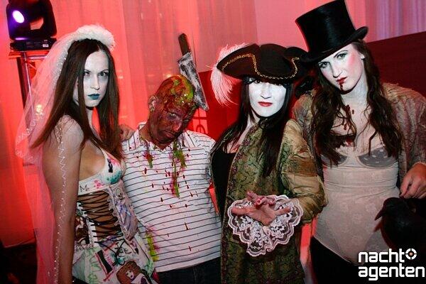 Rococo Halloween Clubbing am 29. Oktober 2011 im 8 seasons. Noch mehr Fotos gibt es unter www.nachtagenten.de.