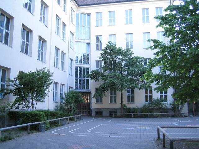 Die Grundschule an der Bergmannstraße.
