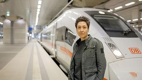 In der "Am Puls"-Doku des ZDF geht Dunja Hayali dem Chaos bei der Deutschen Bahn auf den Grund.