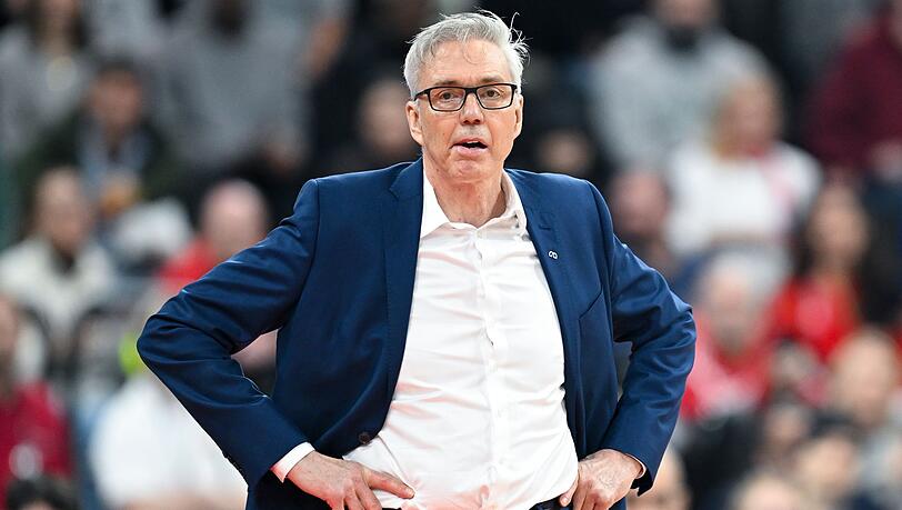 Bayern-Coach Herbert siegt mit seinem Team in Frankfurt.
