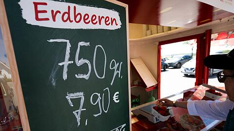 Beim Einkaufen spüren Verbraucherinnen und Verbraucher gestiegene Preise deutlich