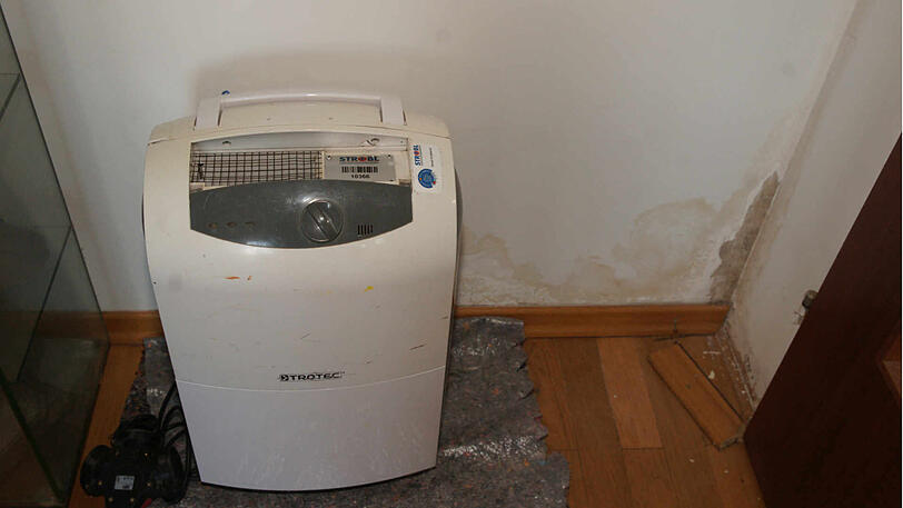 Immer noch stehen Trockengeräte in der Wohnung.