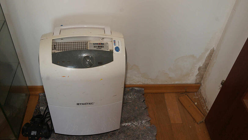 Immer noch stehen Trockengeräte in der Wohnung. Immer noch stehen Trockengeräte in der Wohnung.