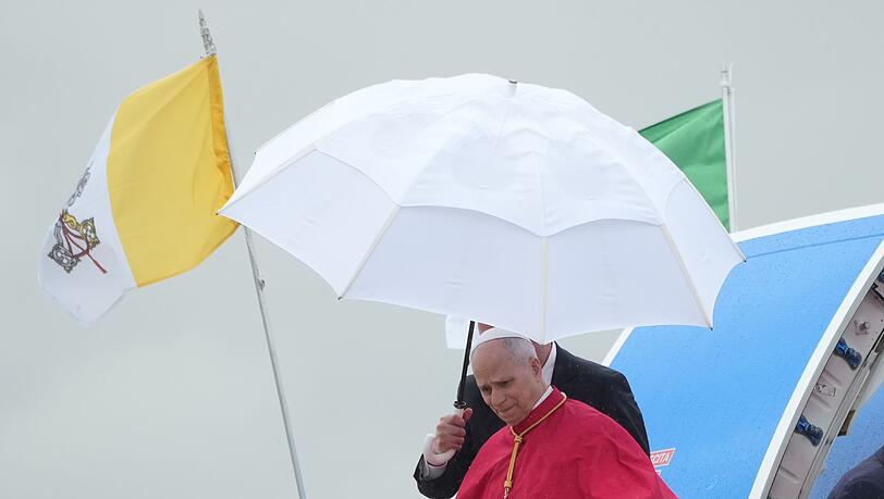 Zum Auftakt einer Afrika-Reise wurde Papst Leo XIV. von Kritik aus dem Weißen Haus überrascht. Zum Auftakt einer Afrika-Reise wurde Papst Leo XIV. von Kritik aus dem Weißen Haus überrascht.