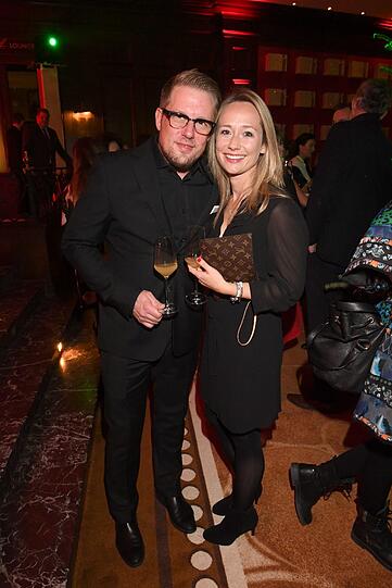 Der Moderator Jan Herold und seine Frau.