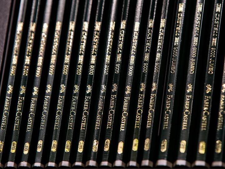 Stifte des Schreibwarenherstellers Faber-Castell. Foto: Daniel Karmann/dpa/Archivbild