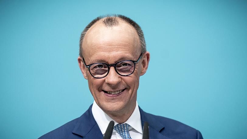 Friedrich Merz, CDU-Bundesvorsitzender und Fraktionsvorsitzender der CDU/CSU-Fraktion im Bundestag, nimmt an der Pressekonferenz nach der gemeinsamen Sitzung der Präsidien von CDU und CSU teil. Friedrich Merz, CDU-Bundesvorsitzender und Fraktionsvorsitzender der CDU/CSU-Fraktion im Bundestag, nimmt an der Pressekonferenz nach der gemeinsamen Sitzung der Präsidien von CDU und CSU teil.