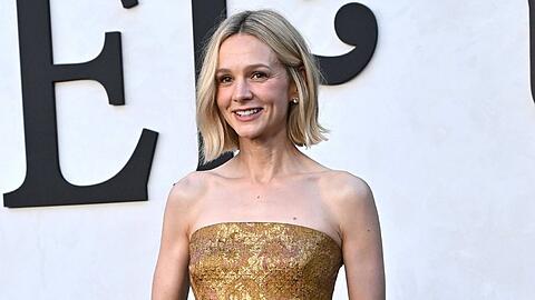 Kurzes Haar elegant in Szene gesetzt: Carey Mulligan tr&auml;gt den Waterfall Bob mit ganz leichten Wellen.