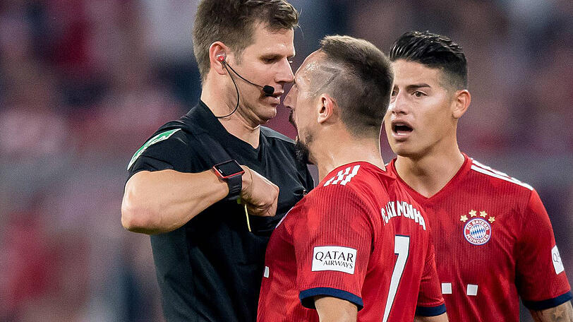 FRANCK RIBERY, NOTE 4: Löste Müller ab und bemühte sich auf der linken Seite, Schwung reinzubringen. Giftig, sah Gelb (56.). Setzte sich immer wieder durch, zielte aber zu ungenau (63.). Ließ dann etwas nach.