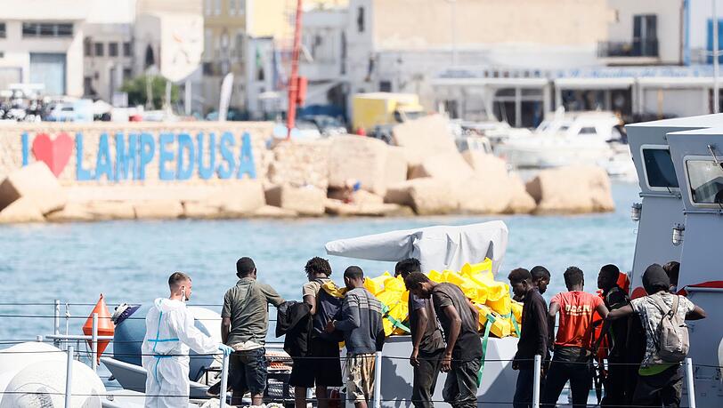 CDU vyzývá ke „spojení sil“ k řešení klesajícího počtu uprchlíků