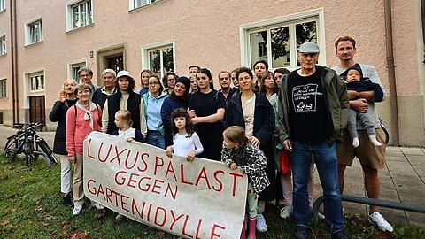 Aufstand der Mieter: Hier protestieren sie gegen einen Neubau im grünen Innenhof.