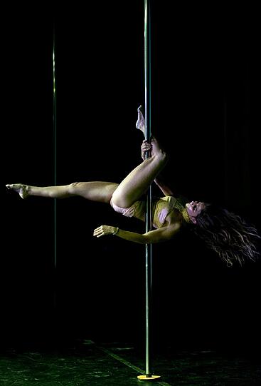 Die besten Stangentänzer treffen sich bei den südamerikanischen Pole Dance Meisterschaften.