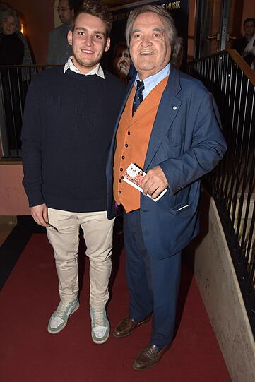 Helmut Markwort hat seinen Enkel Lenny mitgebracht.