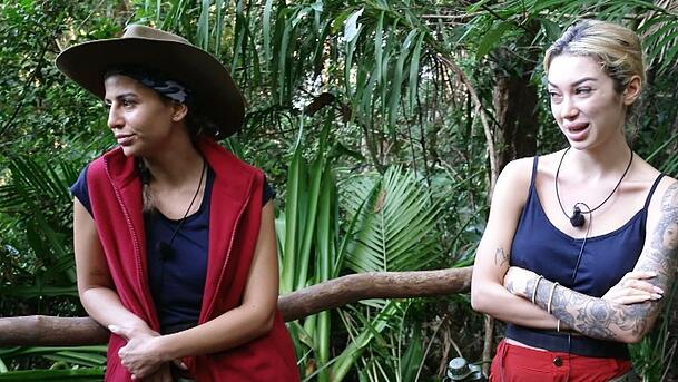 Eva (li.) und Ariel in einer Pr&uuml;fung - das konnte nicht gut gehen.