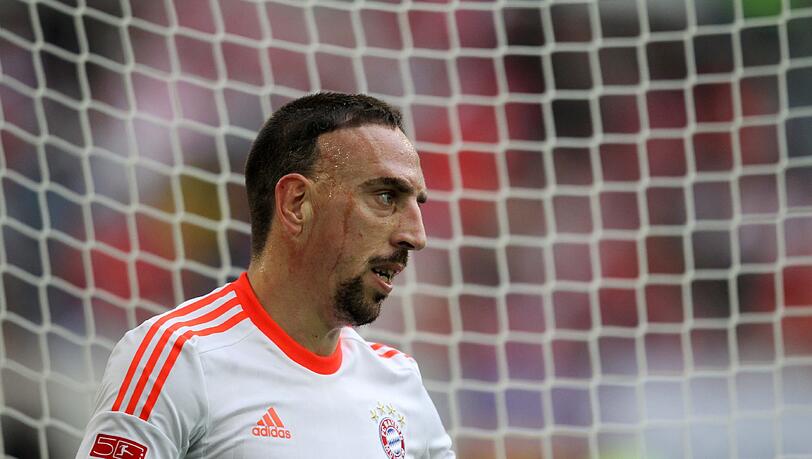 "Wir haben einen gewissen Druck auf den Schultern“, sagte Franck Ribéry deshalb, bevor er in Richtung seiner alten Heimat abhob. "Wir haben einen gewissen Druck auf den Schultern“, sagte Franck Ribéry deshalb, bevor er in Richtung seiner alten Heimat abhob.