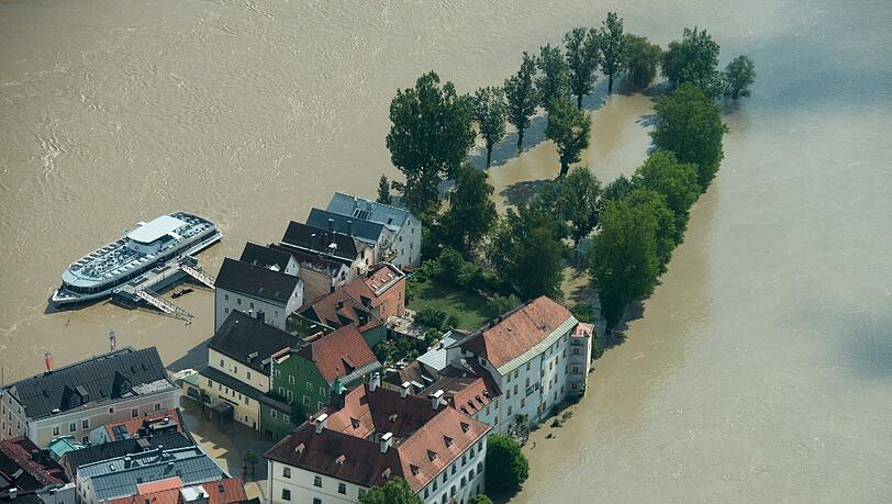 Eine Notopfer-Briefmarke im Wert von fünf Cent hat der niederbayerische FDP-Bundestagsabgeordneter Gerhard Drexler (FDP) vorgeschlagen. Der Erlös soll den Hochwasser-Geschädigten zugutekommen, erklärte er am Samstag. Eine Notopfer-Briefmarke im Wert von fünf Cent hat der niederbayerische FDP-Bundestagsabgeordneter Gerhard Drexler (FDP) vorgeschlagen. Der Erlös soll den Hochwasser-Geschädigten zugutekommen, erklärte er am Samstag.