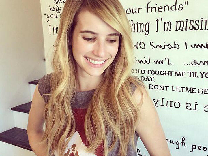 Emma Roberts fühlt sich mit blonden, langen Haaren wohler in ihrer Haut