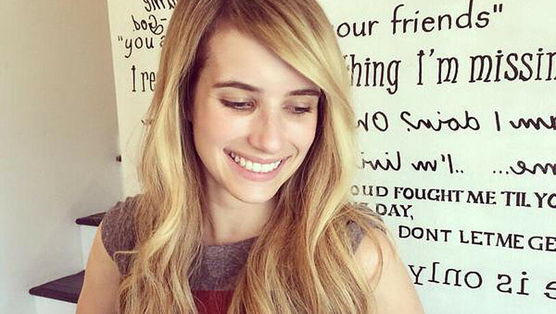 Emma Roberts fühlt sich mit blonden, langen Haaren wohler in ihrer Haut Emma Roberts fühlt sich mit blonden, langen Haaren wohler in ihrer Haut