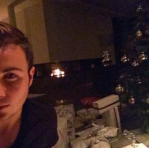 Der FC Bayern twitterte diese Wohnzimmer-Impression aus dem Hause Götze.