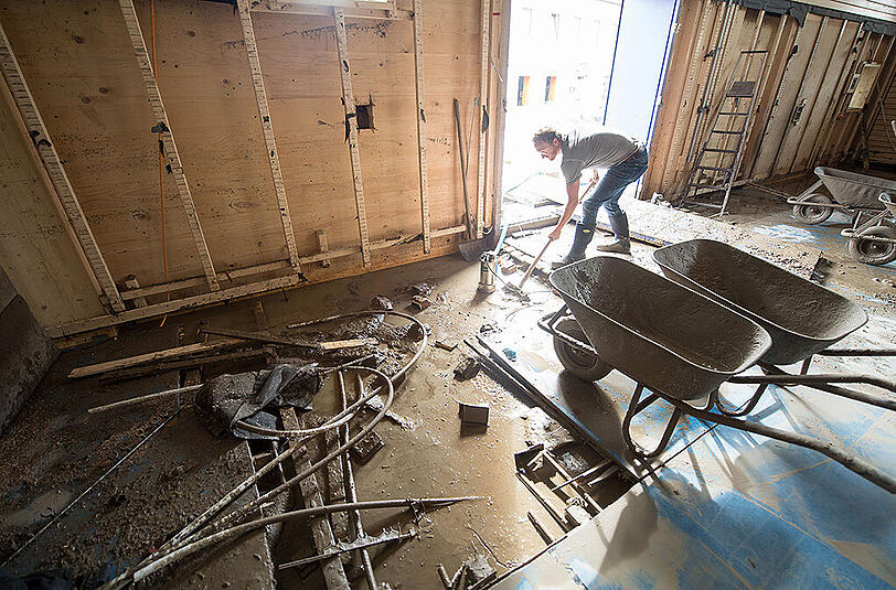 Aufräumen nach dem Hochwasser: Nasser Müll, Schlamm und Wasser soweit das Auge reicht. Die Bilder aus Simbach am Inn, Triftern und weiteren Gemeinden.