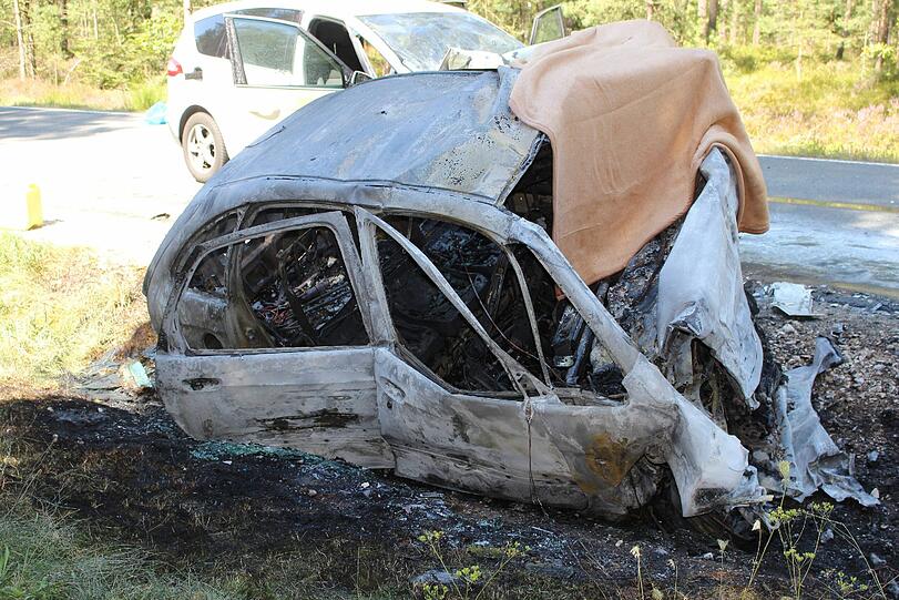 Das Geschlecht der Person am Steuer des ersten Wagens war zunächst ebenso unklar wie die Identitäten der weiteren Beteiligten.