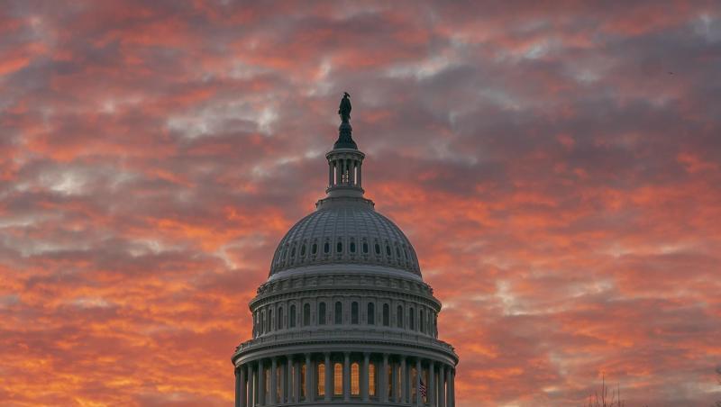 Die Sonne geht hinter dem Kapitol in Washington auf. Das Repräsentantenhaus tagt wie der Senat im Kapitol. Die Sonne geht hinter dem Kapitol in Washington auf. Das Repräsentantenhaus tagt wie der Senat im Kapitol.