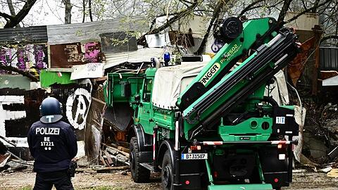 Ein Räumfahrzeug im Einsatz.