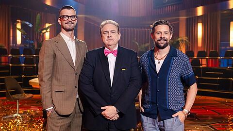 Unter anderem in "Das Duell um die Geld" mit Moderator Oliver Kalkofe (M.) sind Joko Winterscheidt und Klaas Heufer-Umlauf (r.) ab Oktober wiederzusehen.