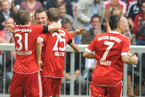 Jubelnde Bayern nach dem Sieg gegen den 1. FC Nürnberg.