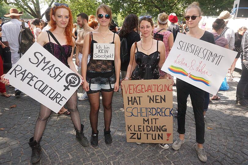 Beim Slutwalk wird in München und vielen anderen Städten gegen sexuelle Unterdrückung demonstriert: Hier die Bilder vom Sendlinger Tor.