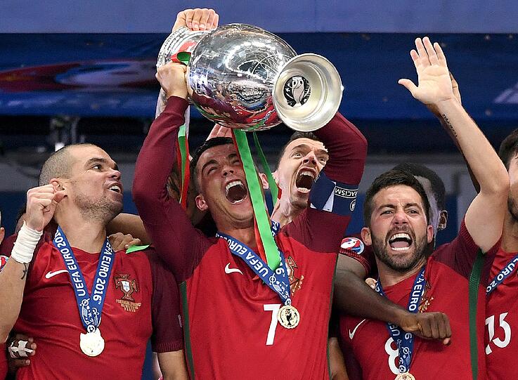 Wenig später führte er Außenseiter Portugal zum ersehnten ersten EM-Titel.