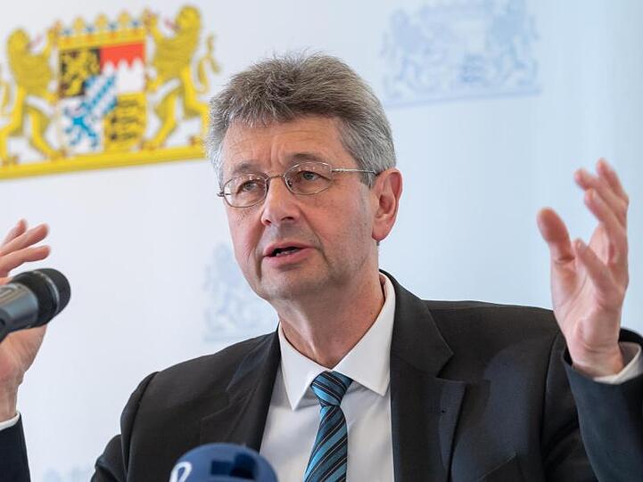 Michael Piazolo (Freie Wähler), Staatsminister für Unterricht und Kultus, auf einer Pressekonferenz. Foto: Peter Kneffel/dpa