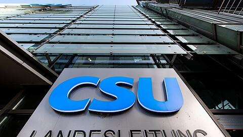 Der Schriftzug "CSU Landesleitung" ist an der CSU-Zentrale zu sehen.