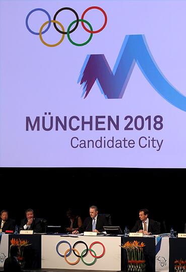 Beckenbauer, Witt, Ude, Wulff und ein Jodler: Die Bilder von Münchens Präsentation vor dem IOC in Durban.
