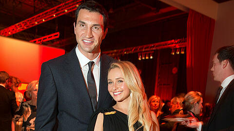 Ungleiches Paar: Wladimir Klitschko ist um einiges größer als seine Hayden. Mehr Bilder von den beiden in der Galerie.