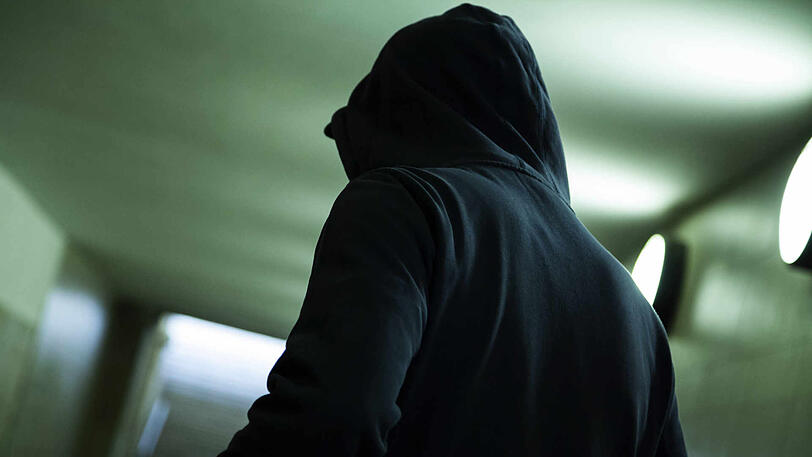 Zwei der vier Jugendlichen sind bei der Polizei als Intensivtäter gelistet. (Symbolbild)