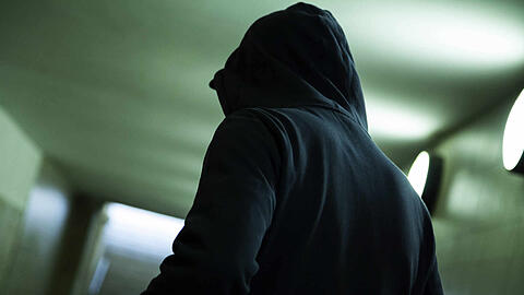 Zwei der vier Jugendlichen sind bei der Polizei als Intensivtäter gelistet. (Symbolbild)