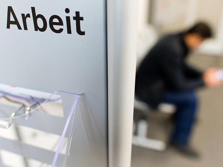 Immer mehr Jugendliche in München müssen den Gang zum Jobcenter antreten. (Symbolbild)