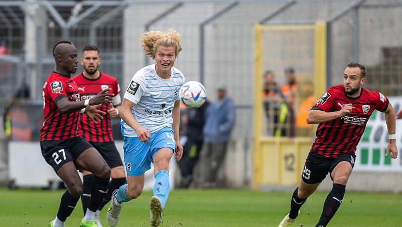 Jesper Verlaat (M.) war noch einer der besseren Löwen gegen Ingolstadt, konnte jedoch auch nicht nachhaltig glänzen. Jesper Verlaat (M.) war noch einer der besseren Löwen gegen Ingolstadt, konnte jedoch auch nicht nachhaltig glänzen.