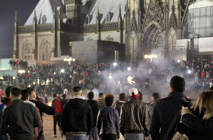 In der Silvesternacht kam es vor allem in der Nähe des Kölner Hauptbahnhofs zu Ausschreitungen und sexuellen Übergriffen.