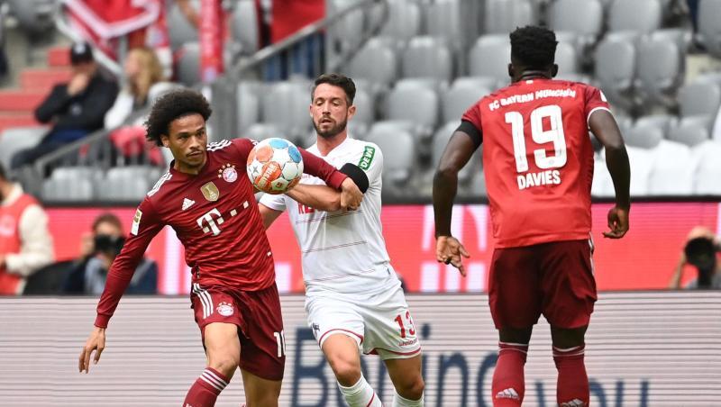 Bayerns Leroy Sane (l.) in Aktion gegen Mark Uth von Köln. Bayerns Leroy Sane (l.) in Aktion gegen Mark Uth von Köln.