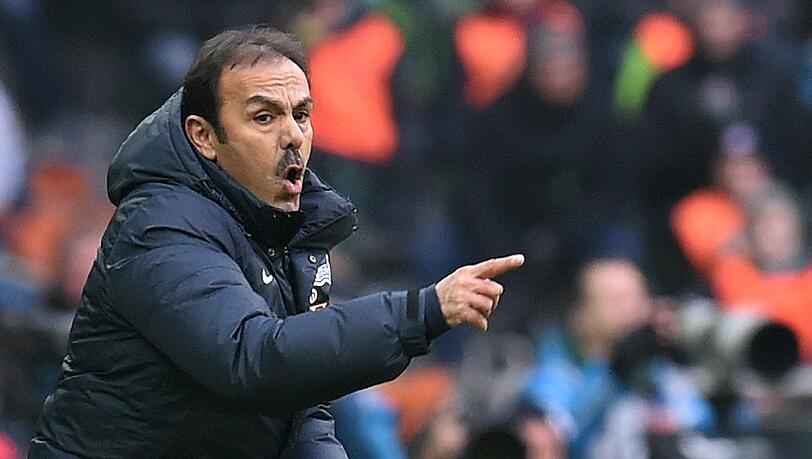 Jos Luhukay, hier noch als Trainer von Hertha BSC Berlin. Jos Luhukay, hier noch als Trainer von Hertha BSC Berlin.