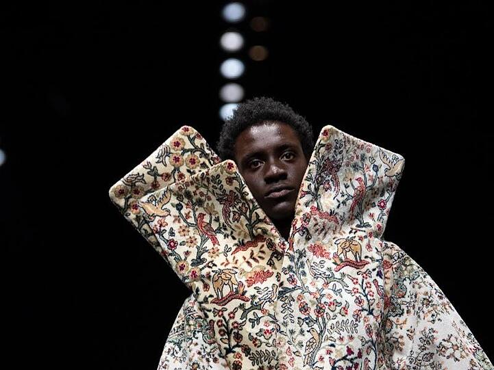 Hoch aufgeschlossen: Entwurf des Designers Christoph Rumpf auf der Fashion Week.