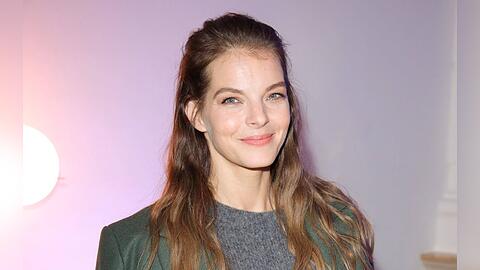 Yvonne Catterfeld rät mit.